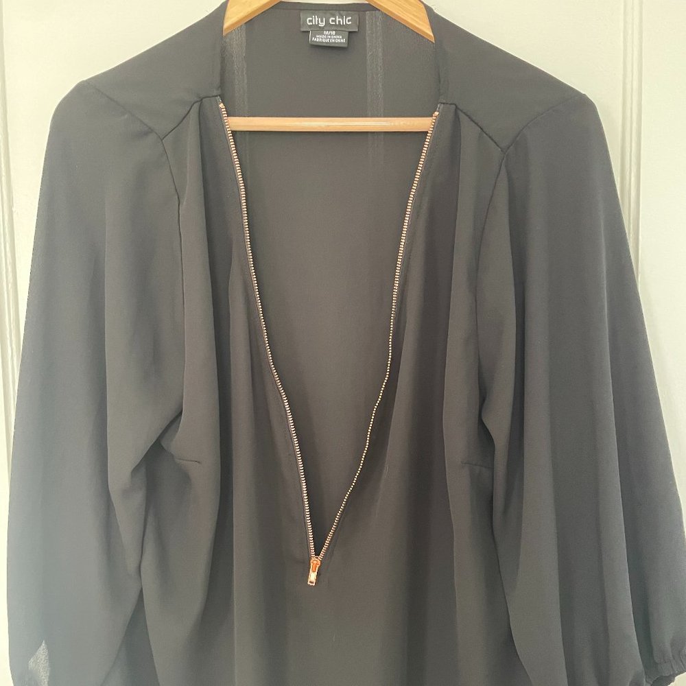 CITY CHIC - BLACK ZIPPER FRONT TUNIC BLOUSE - EXCELLENT CONDITION